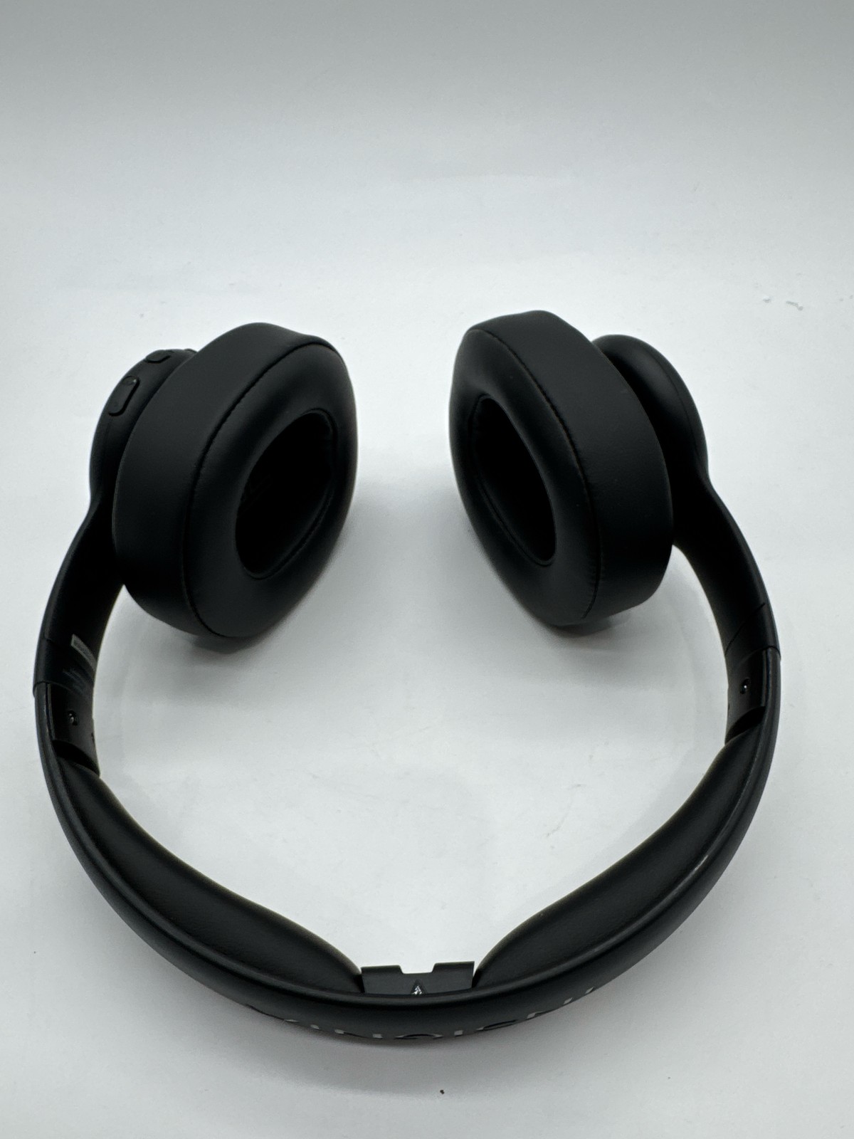 INSIGNIA RF Wireless Over-Ear Headphones Black NS-HAWHP2 (10)