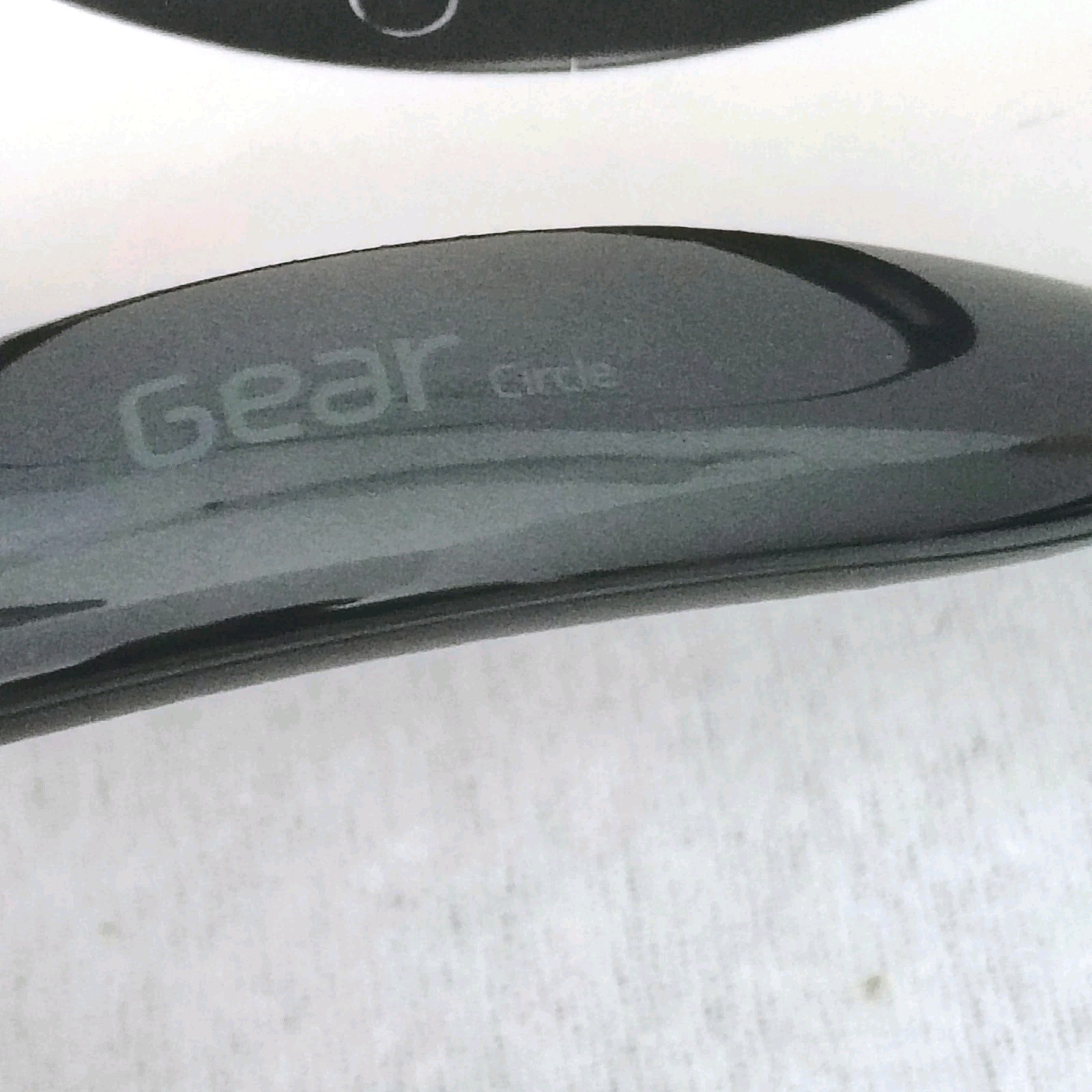 Samsung Gear Circle Wireless Headphones Necklace Black Bluetooth SM-R130 Workout