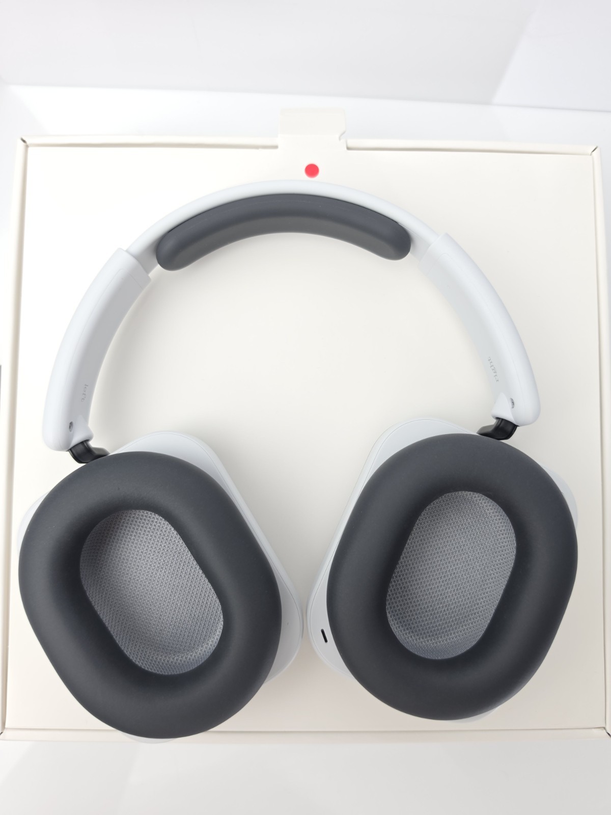 Nothing – Headphone (a) Wireless Over-Ear Bluetooth Headphones – White