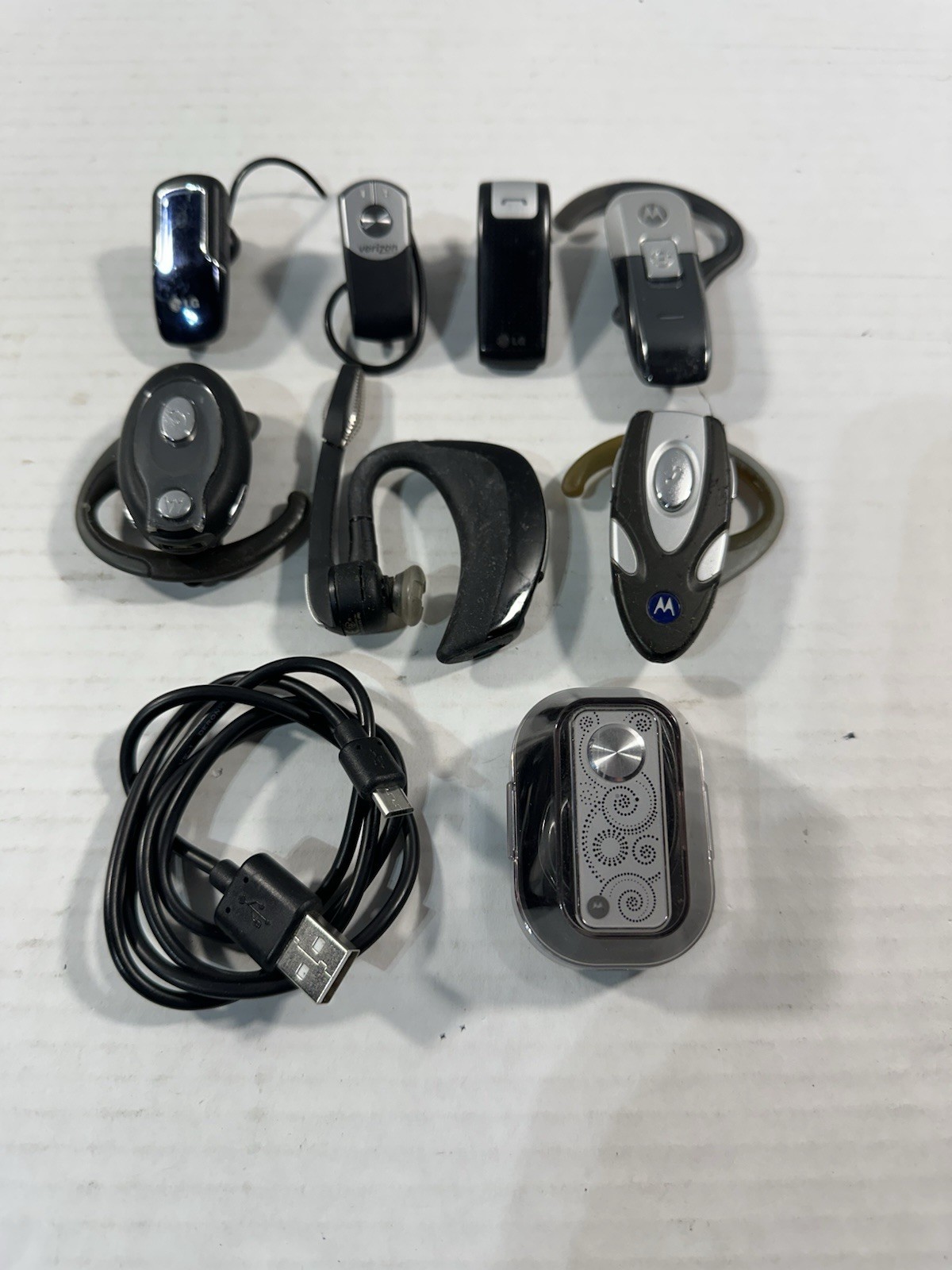 Used Bluetooth Earpiece Mixed Brands LG, Motorola, Verizon Lot of 7 Not Tested