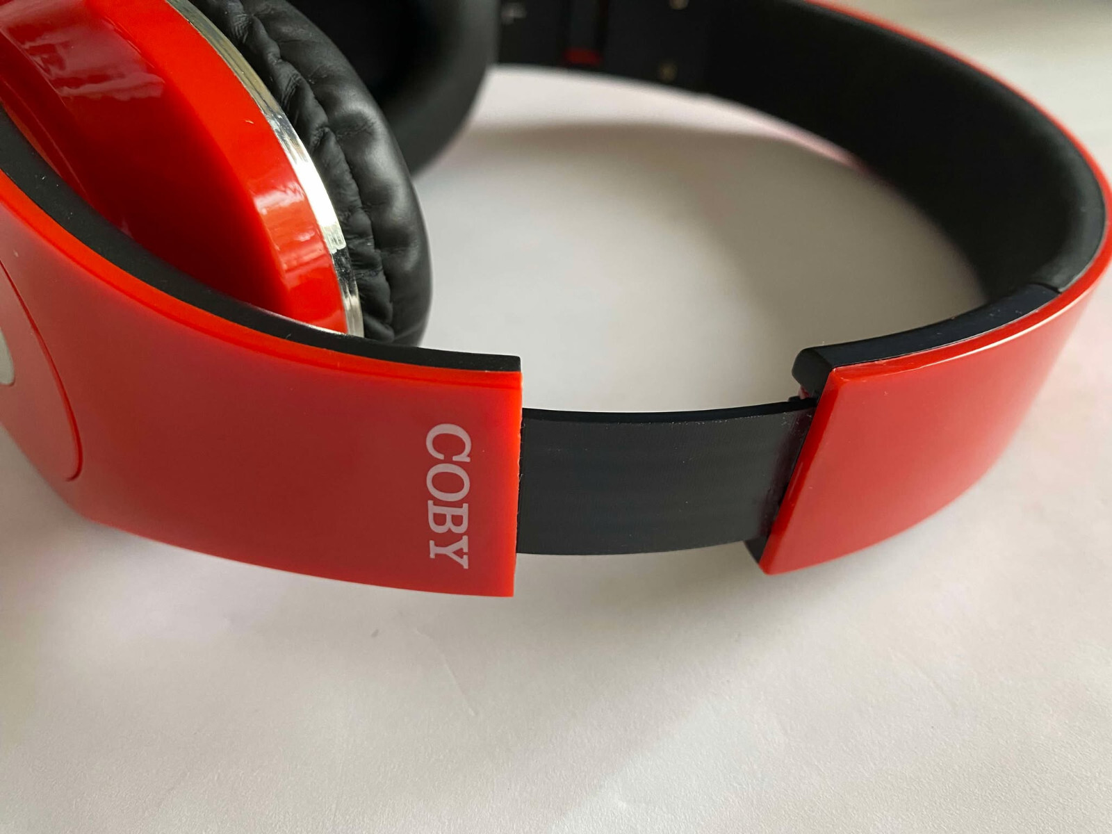 COBY RED HEADPHONES – Over the ear muff Soft Foldable wireless listen VERY GOOD