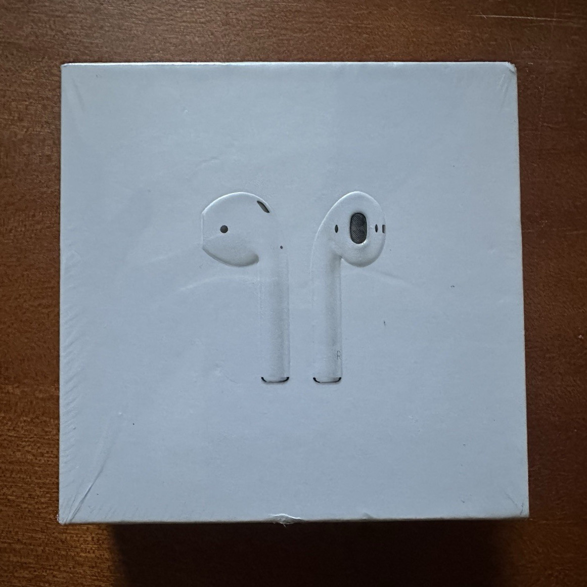Apple AirPods Wireless Charging Case White Bluetooth In-Ear Earbuds Built-In Mic