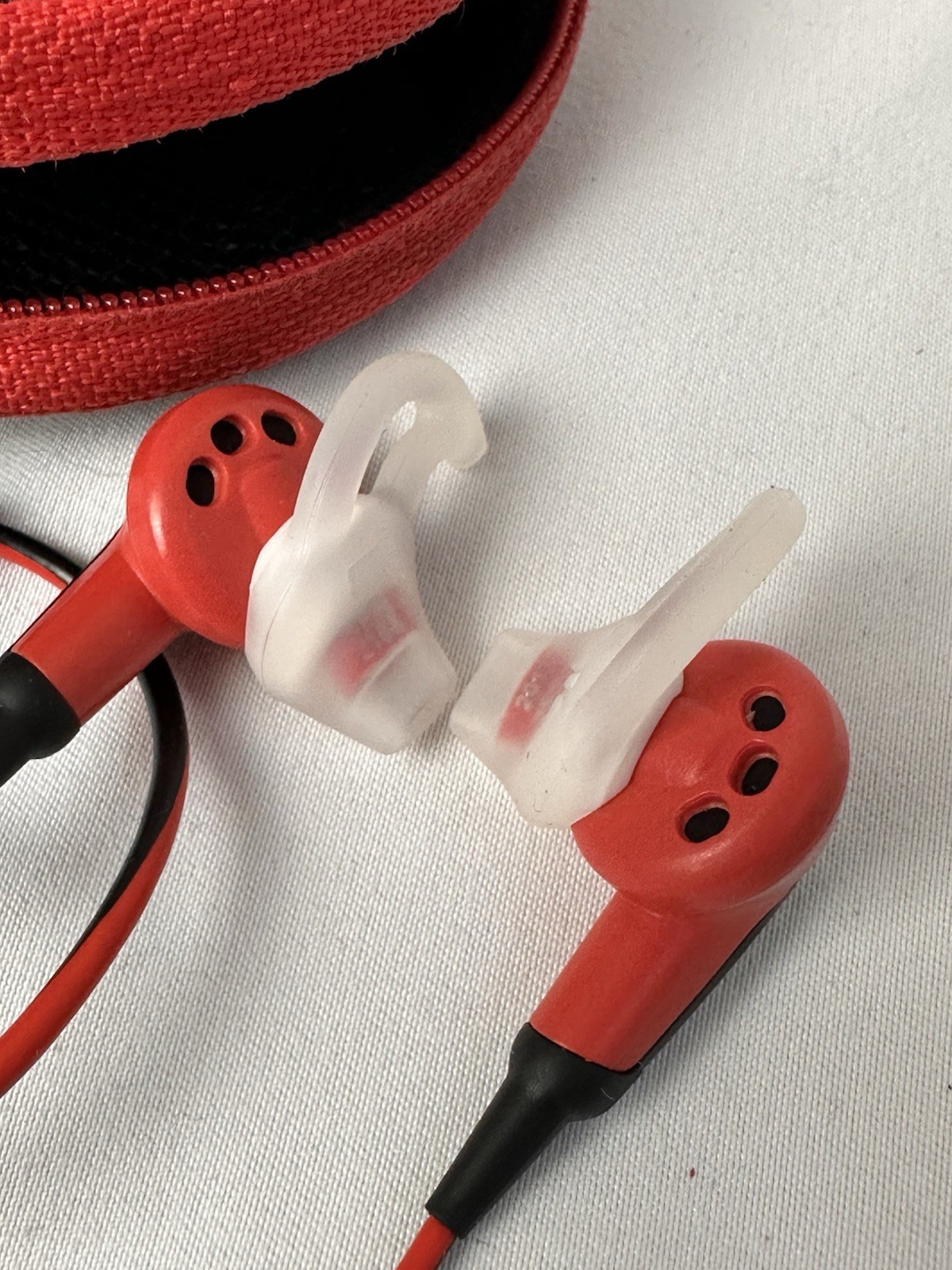Bose Soundtrue In Ear WIRED Earphones Earbuds Red & Black with Case