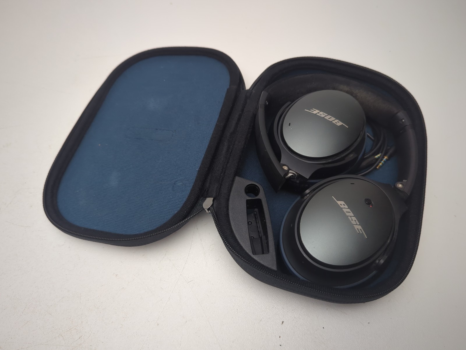 Bose QuietComfort 25 Acoustic Noise Cancelling Headphones READ