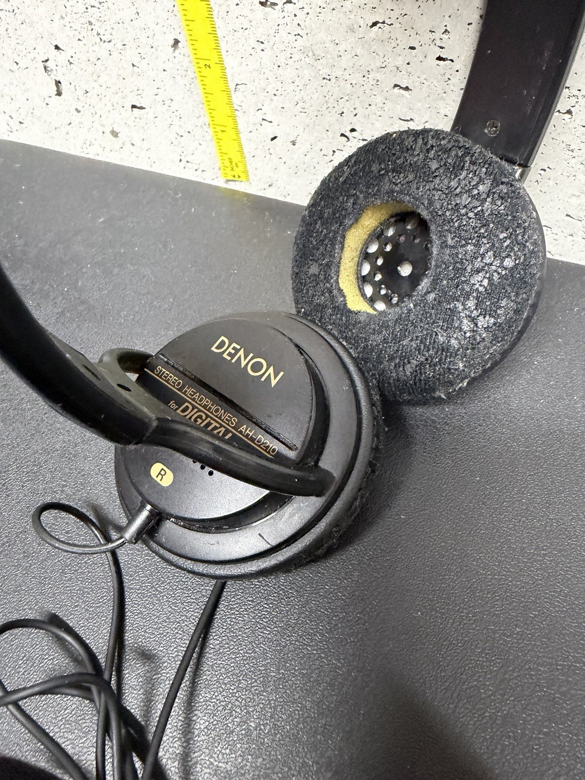 Vintage Denon AH-D210 Digital Stereo Headphones – wired – Tested Working RARE