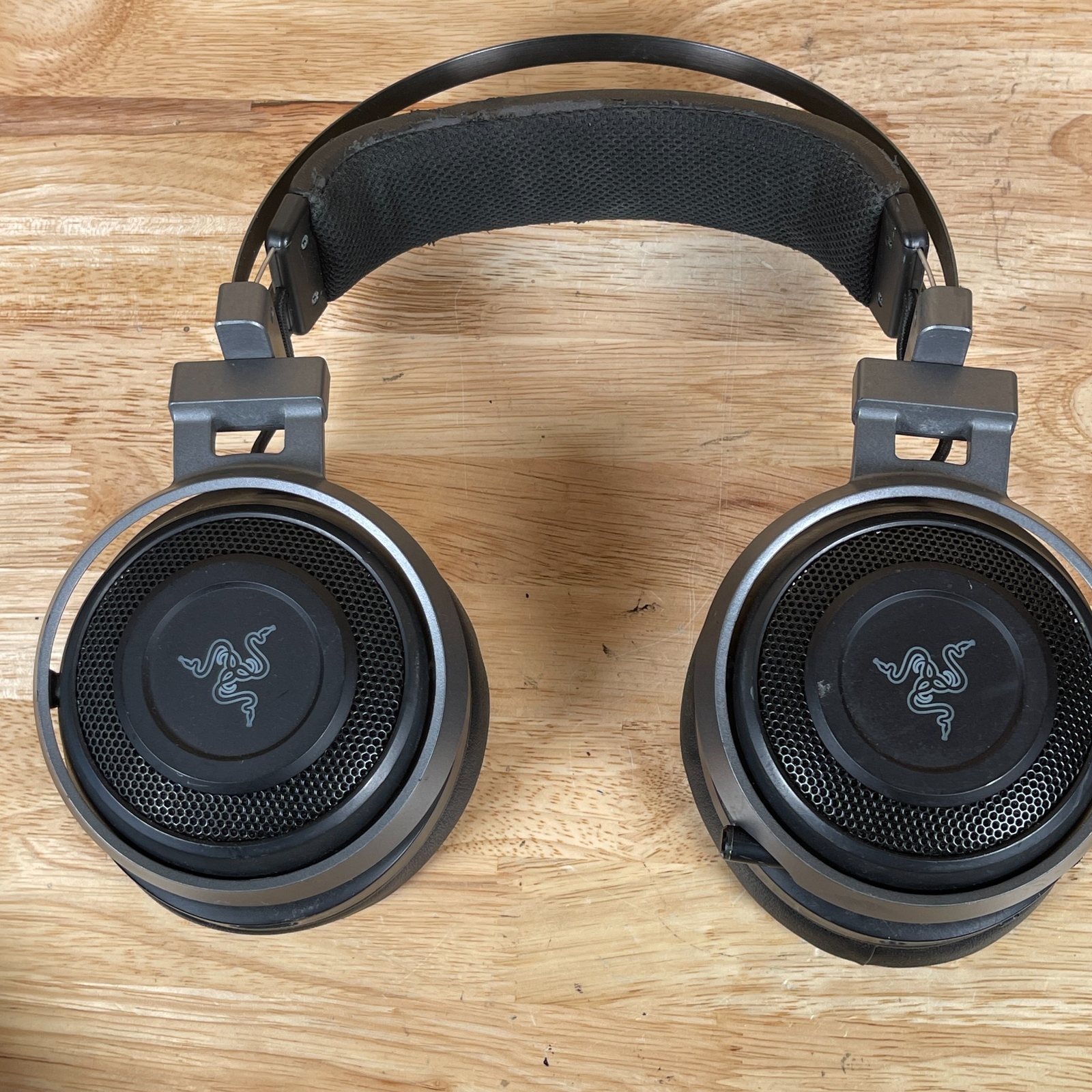Razer Nari Black Wireless Retractable Mic Swivel Cups Over-Ear Gaming Headset