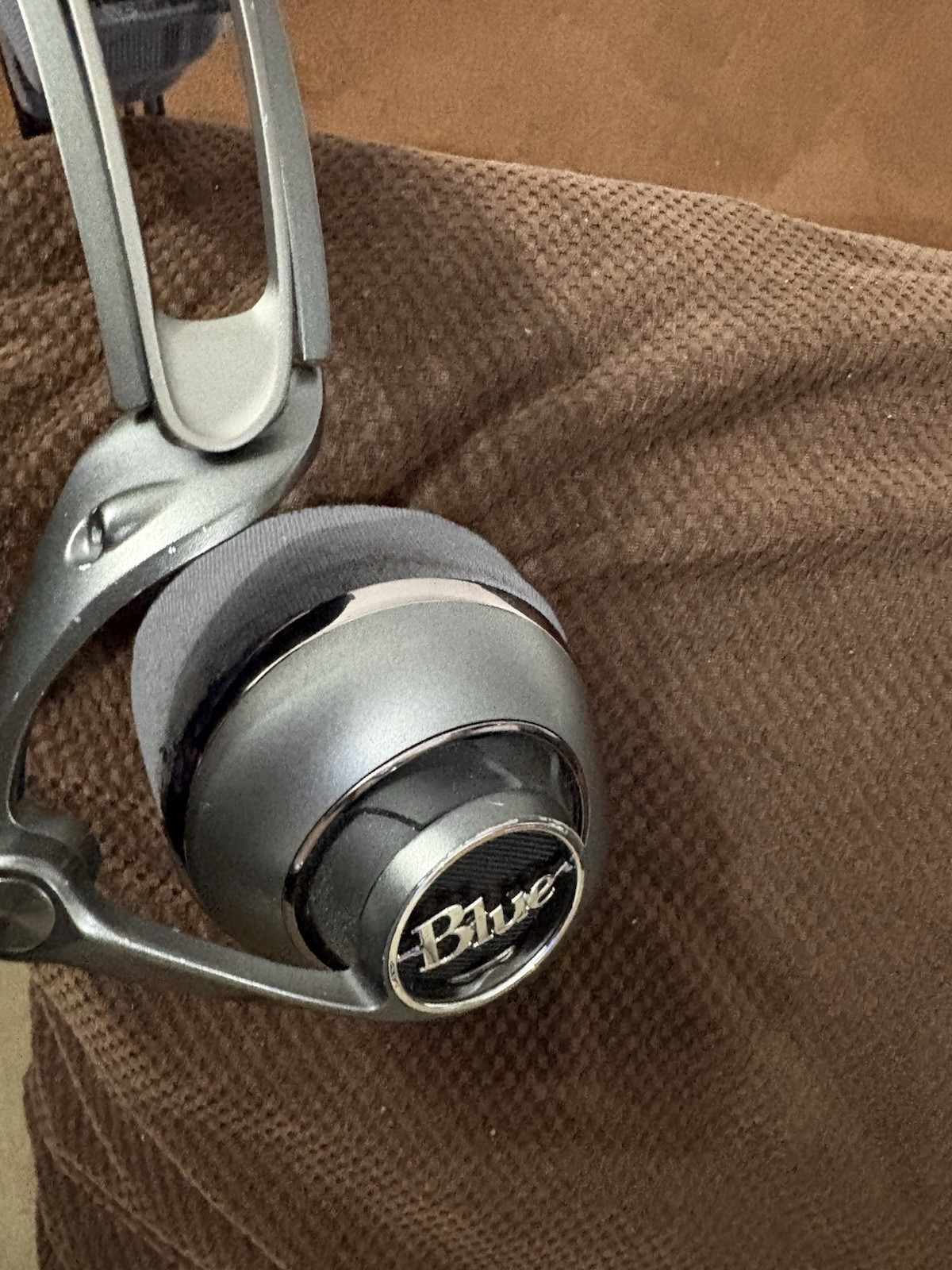 Blue Mix-Fi Powered Headphones with Built-in Audiophile. No Cable Tested