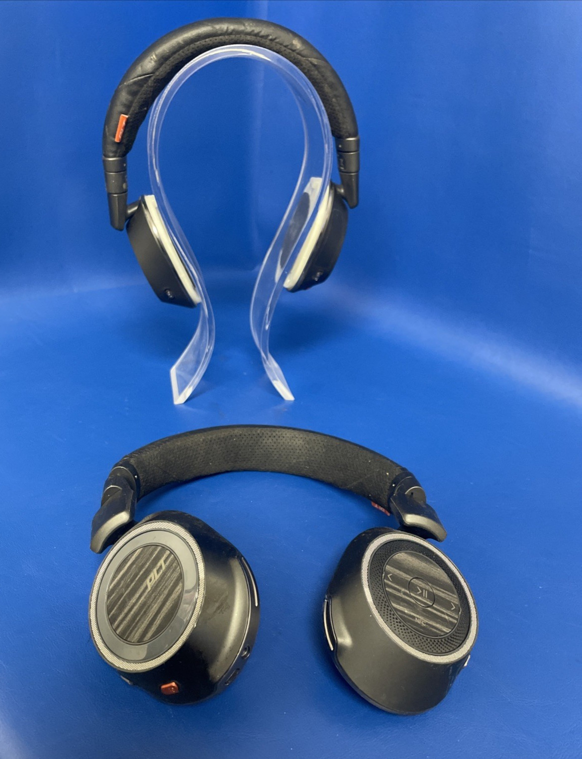 LOT OF 2X Plantronics Voyager 8200 UC BLUETOOTH HEADSET Model: B8200*NO DONGLE*