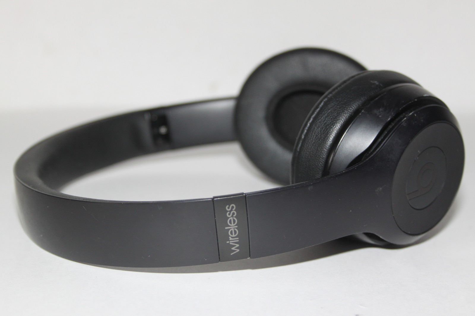 Beats by Dr. Dre Beats Solo3 Wireless On-Ear Headphones – Matte Black