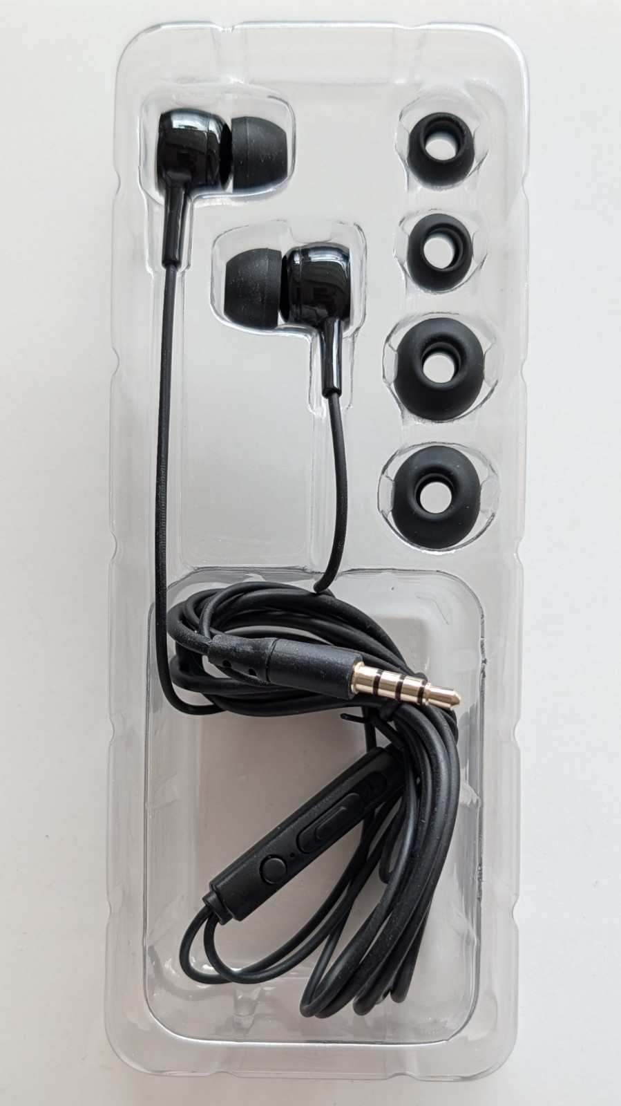 25 Bulk Lot Pack Black 3.5mm Headphones / Earbuds – Great for Schools Or Flights