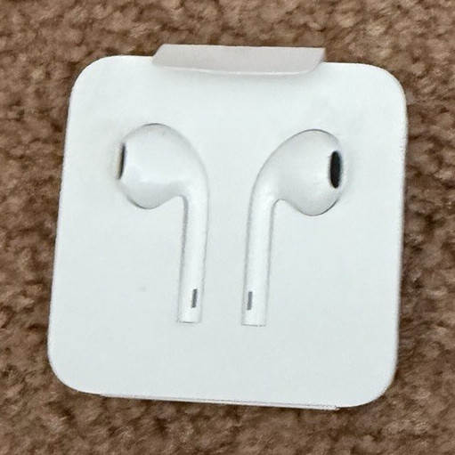 Apple EarPods In-Ear Wired Earbuds Lightning w/ Mic White 1.2m MMTN2AM/A