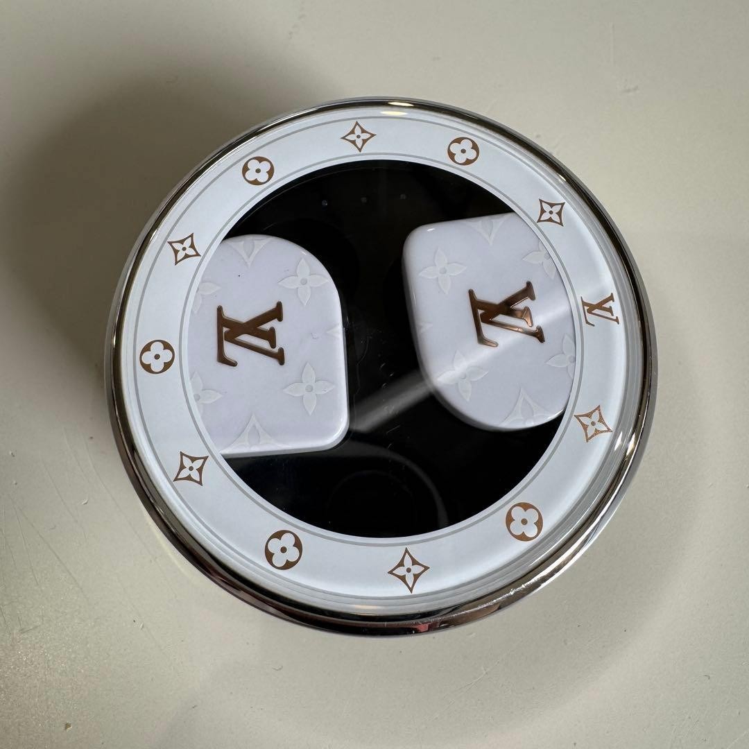 Louis Vuitton Wireless Earphones LV Logo White Gold Earbuds Charging Case O56