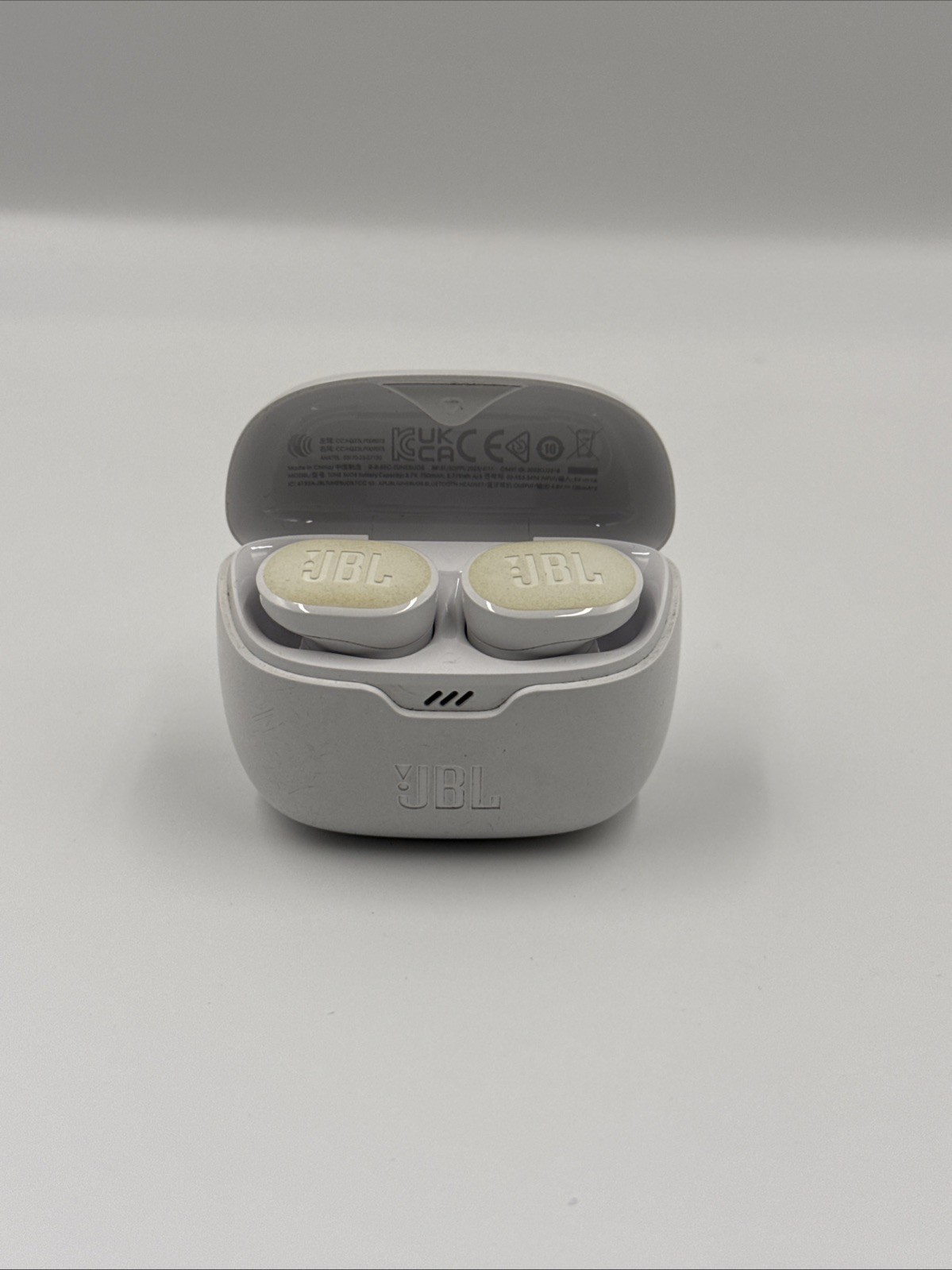 JBL Tune Buds Wireless Noise-Cancelling Earbuds – White – Bluetooth