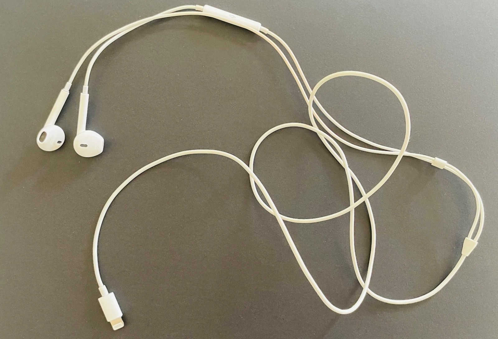 MIX of Headphones – Apple AirPods Pro gen 1, Apple Headphones lightning & other
