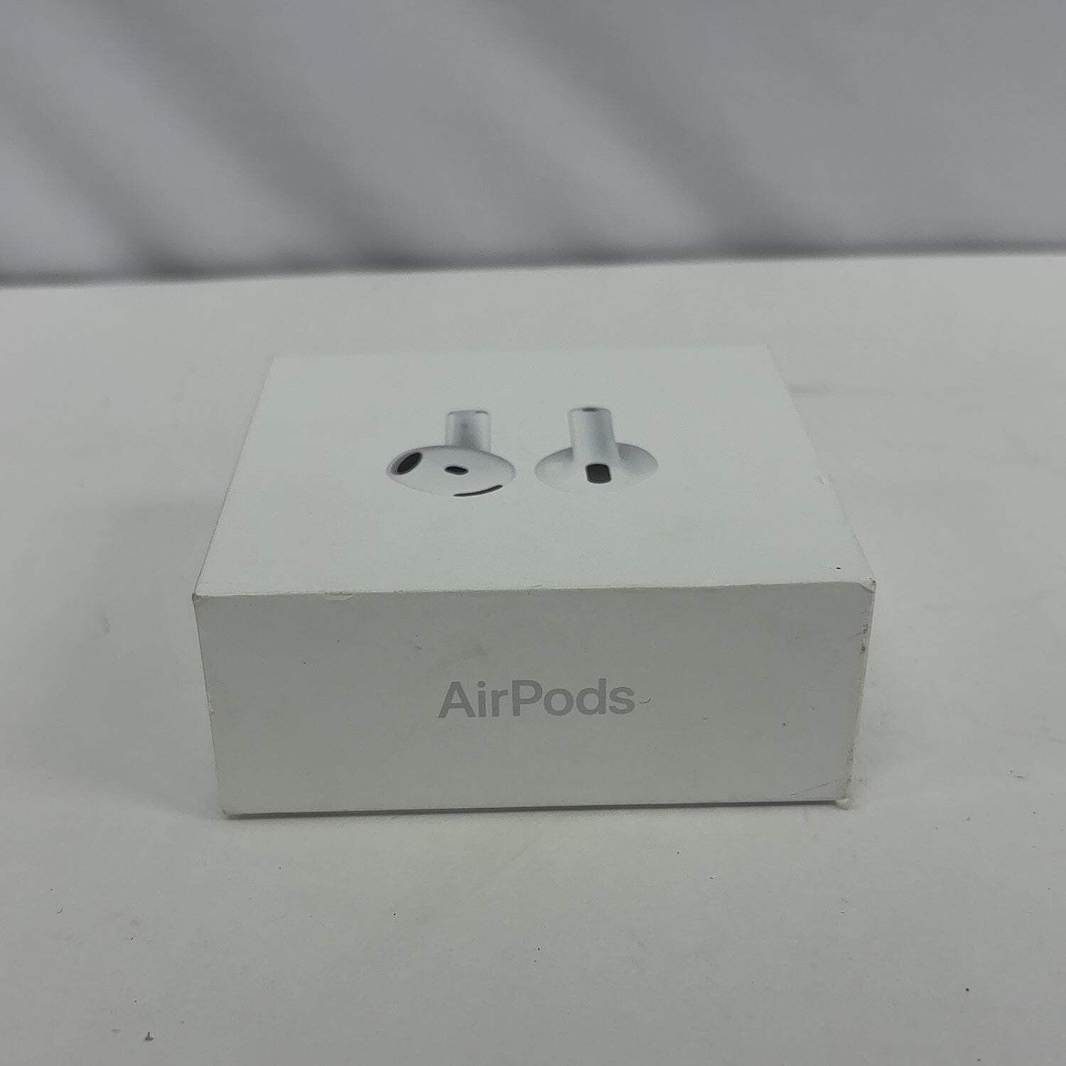 New Apple AirPods 4th Gen with Charging Case A3058 A3053 A3050 MXP63LL/A