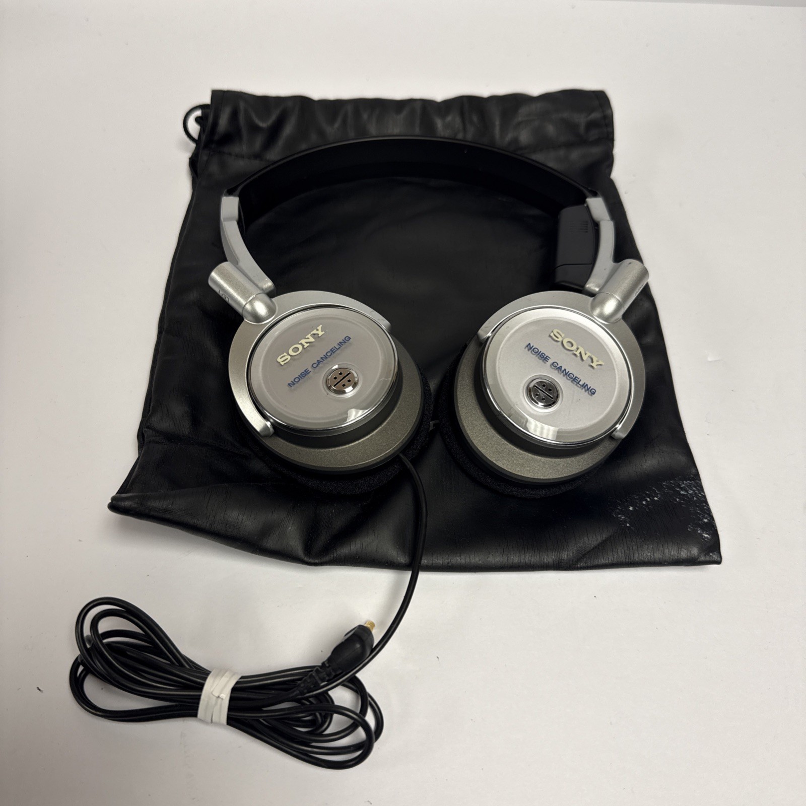 Sony Noise cancelling plug-in Headband Headphones – Silver MDR-NC6 Read