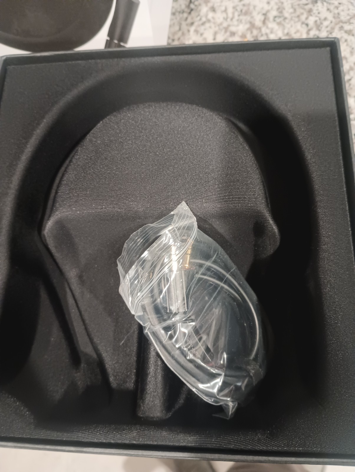 Sony MDR-Z7M2 Hi-Res Stereo Headphones Black – Open Box