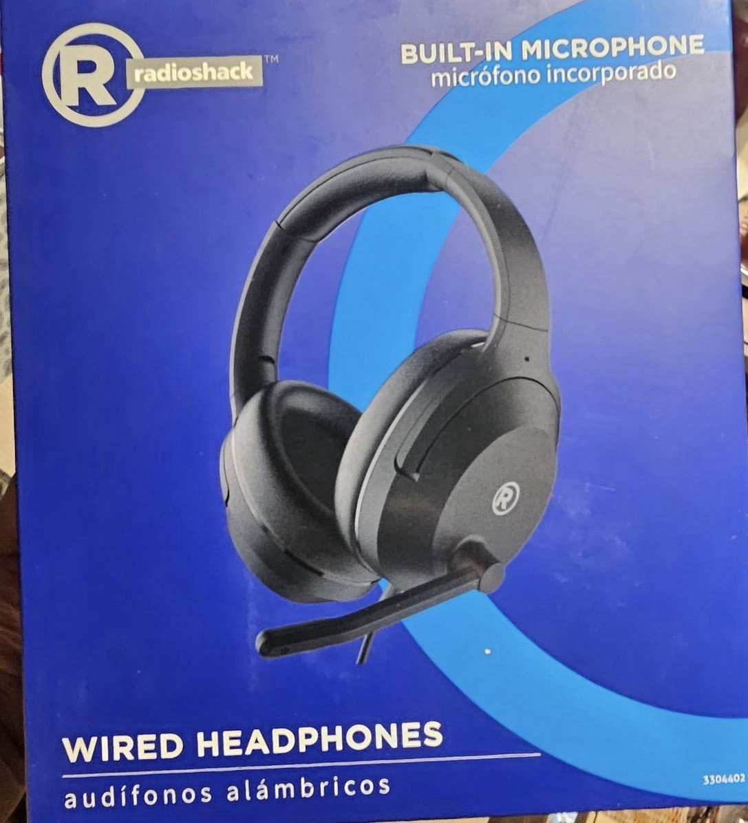 RadioShack Wired Headphones 40mm Drivers Built-in Microphone Comfortable Black