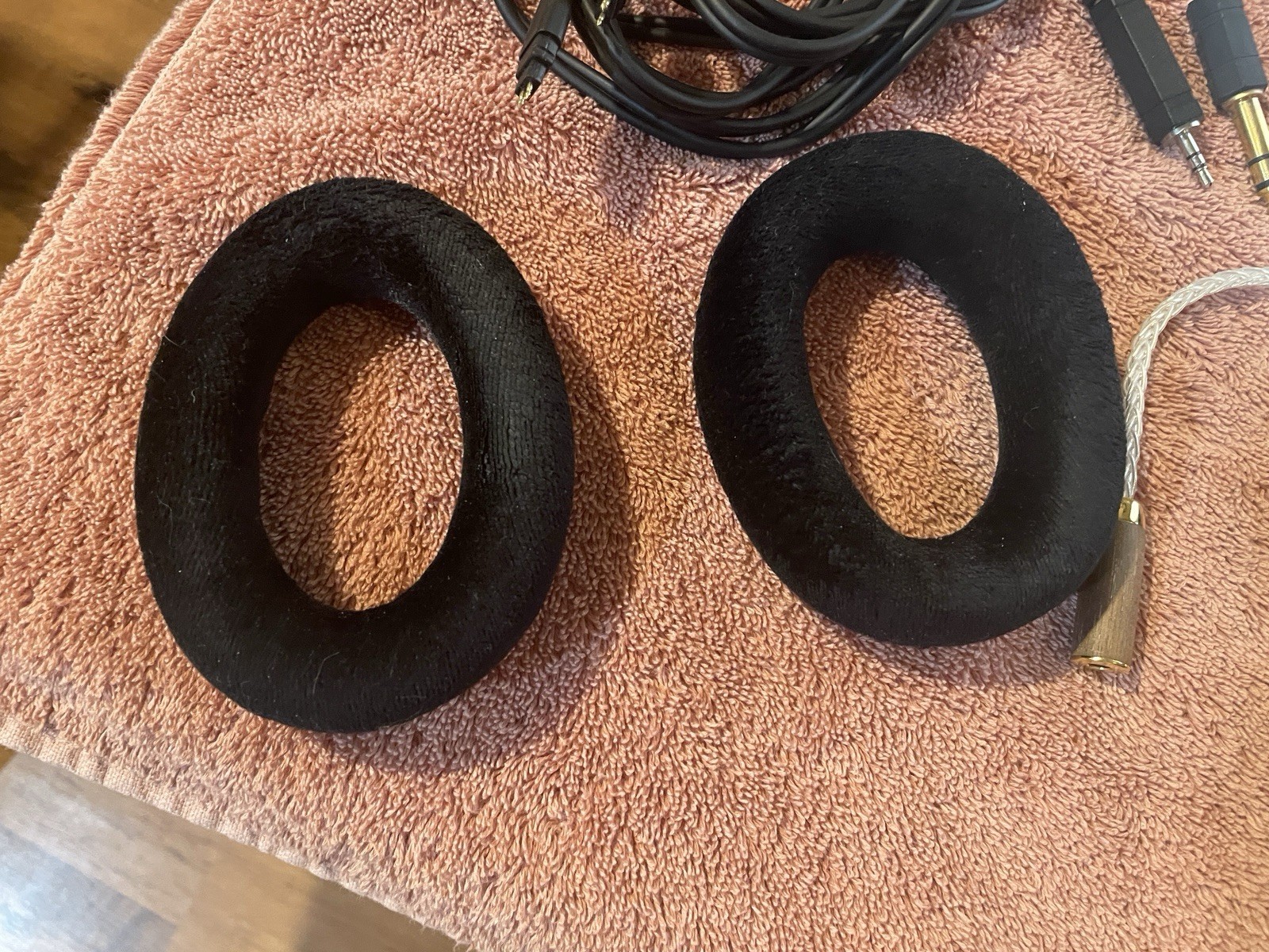 Sennheiser HD650 XLR 4.4mm connection + adaptor / Dekoni Sheepskin Pads / EXC /