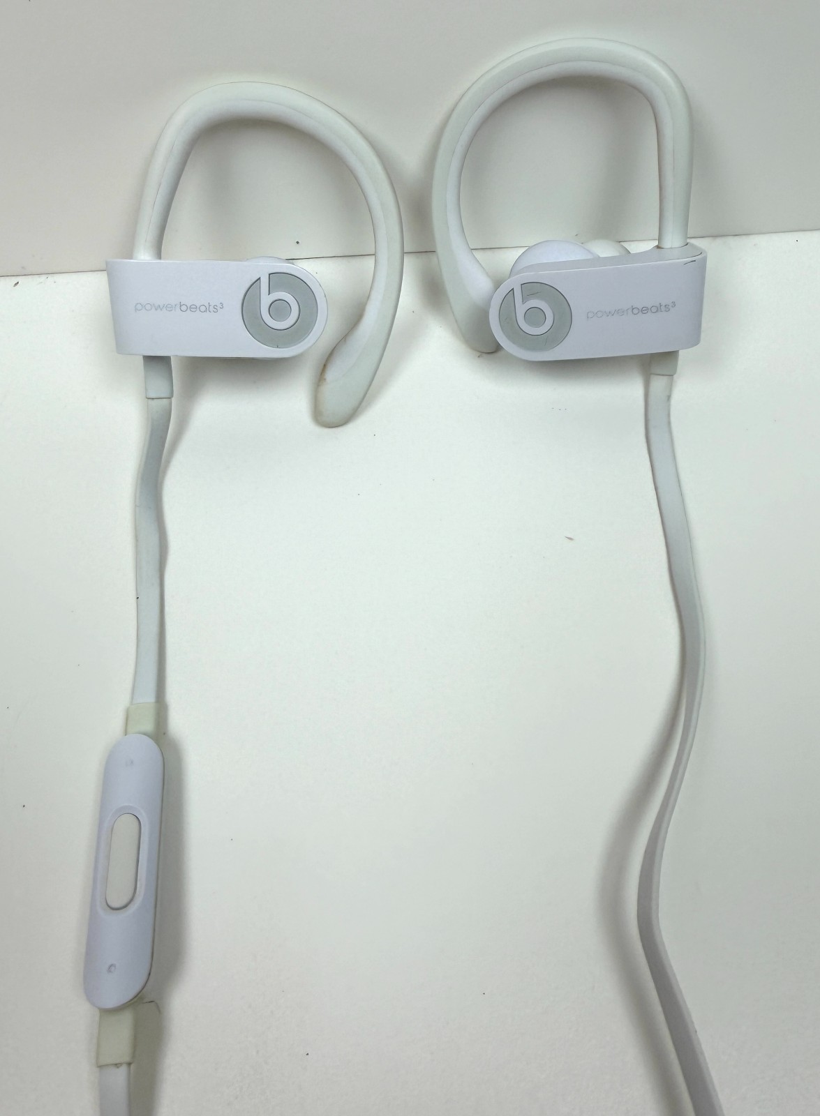 Beats Dr. Dre Powerbeats3 Wireless Hook Earphones In-Ear Case & Charger Workout