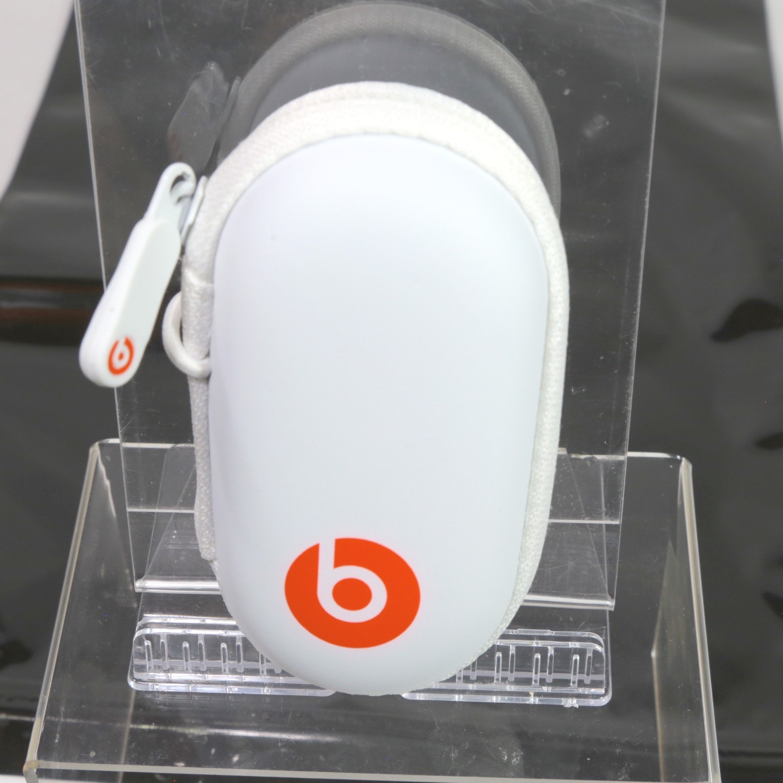 Beats by Dr. Dre Tour In-Ear Earbuds (810–00009) White/Red – ORIGINAL BOX / CASE