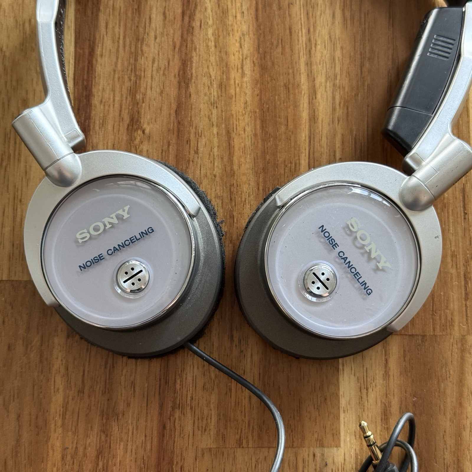 VTG Sony MDR-NC6 Noise Canceling Headphones Wired Noise Canceling Silver READ