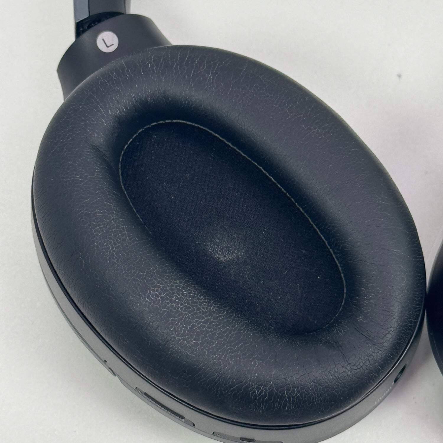 Sony wh1000xm2 Wireless Over-Ear Bluetooth Headphones Black WH1000XM2