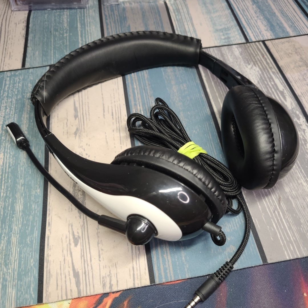 Avid Headphone Headset with Noise Cancelling Microphone WHITE 138560516