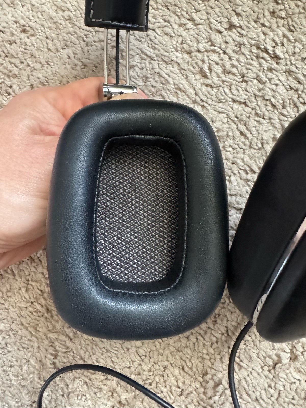 B&W Bowers & Wilkins P7 Wired Over Ear Closed-Back Headphones
