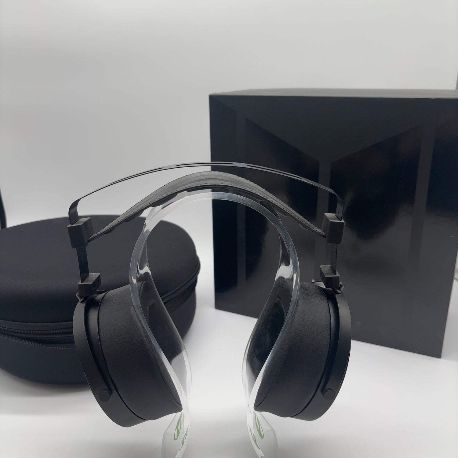 Monolith M1060C Planar Wired Over-Ear Headphones Brown M1060C