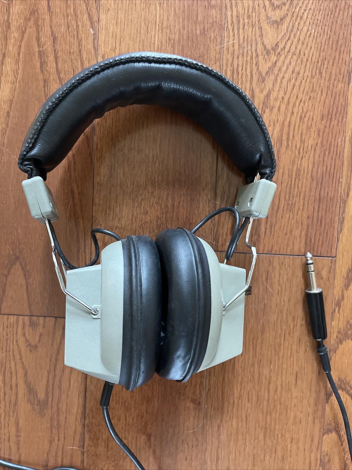VTG Realistic Nova 16 Headphones Stereo 8 ohms Volume Control Green Over Ear