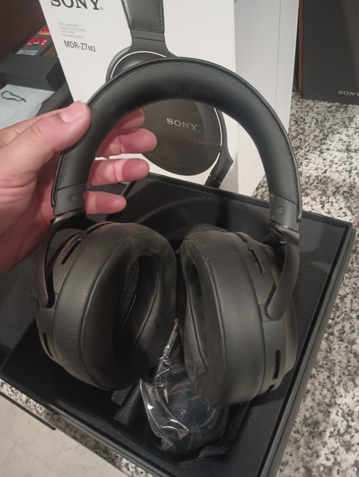 Sony MDR-Z7M2 Hi-Res Stereo Headphones Black – Open Box