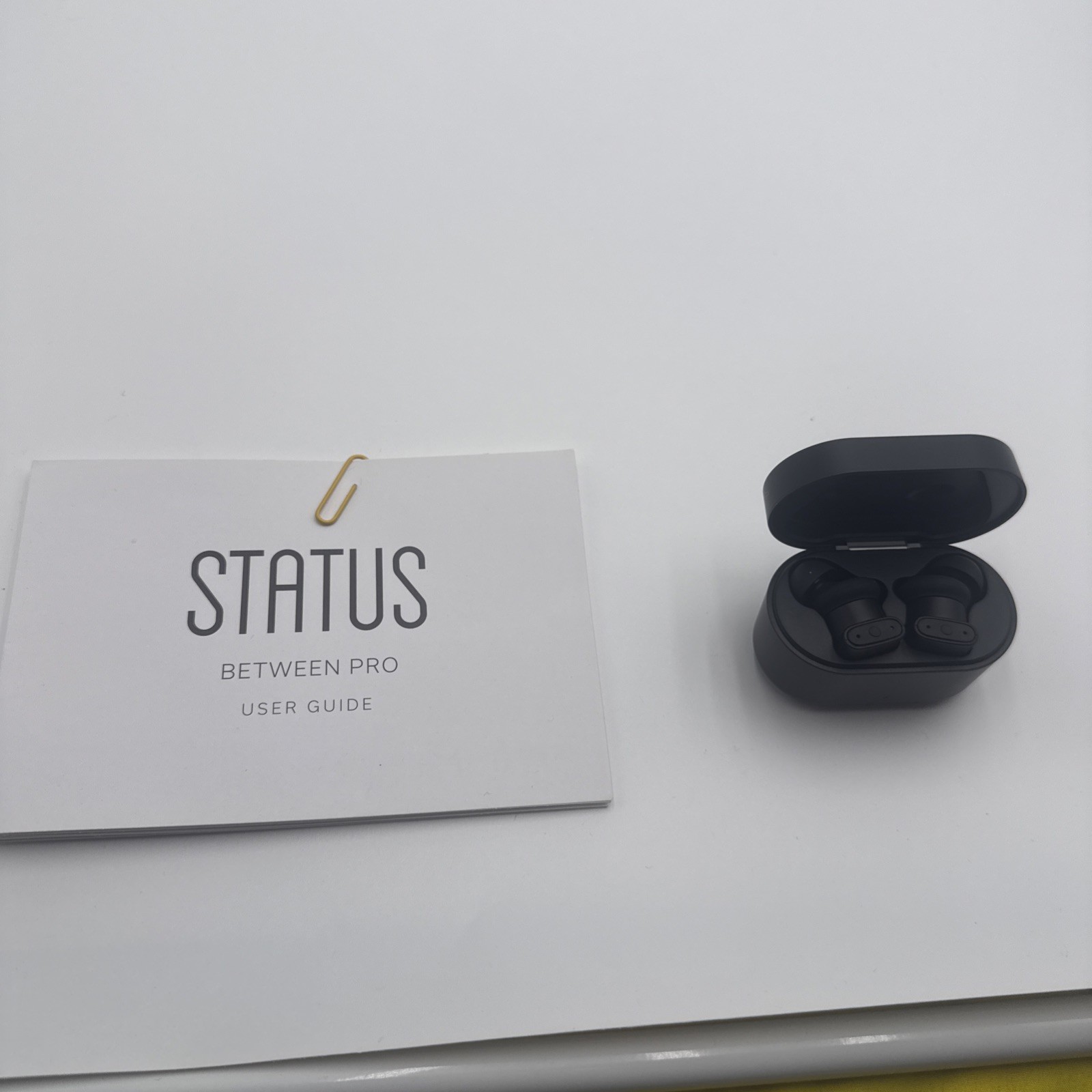 STATUS BETWEEN PRO Black- wireless earbuds (2) and charging case & manual