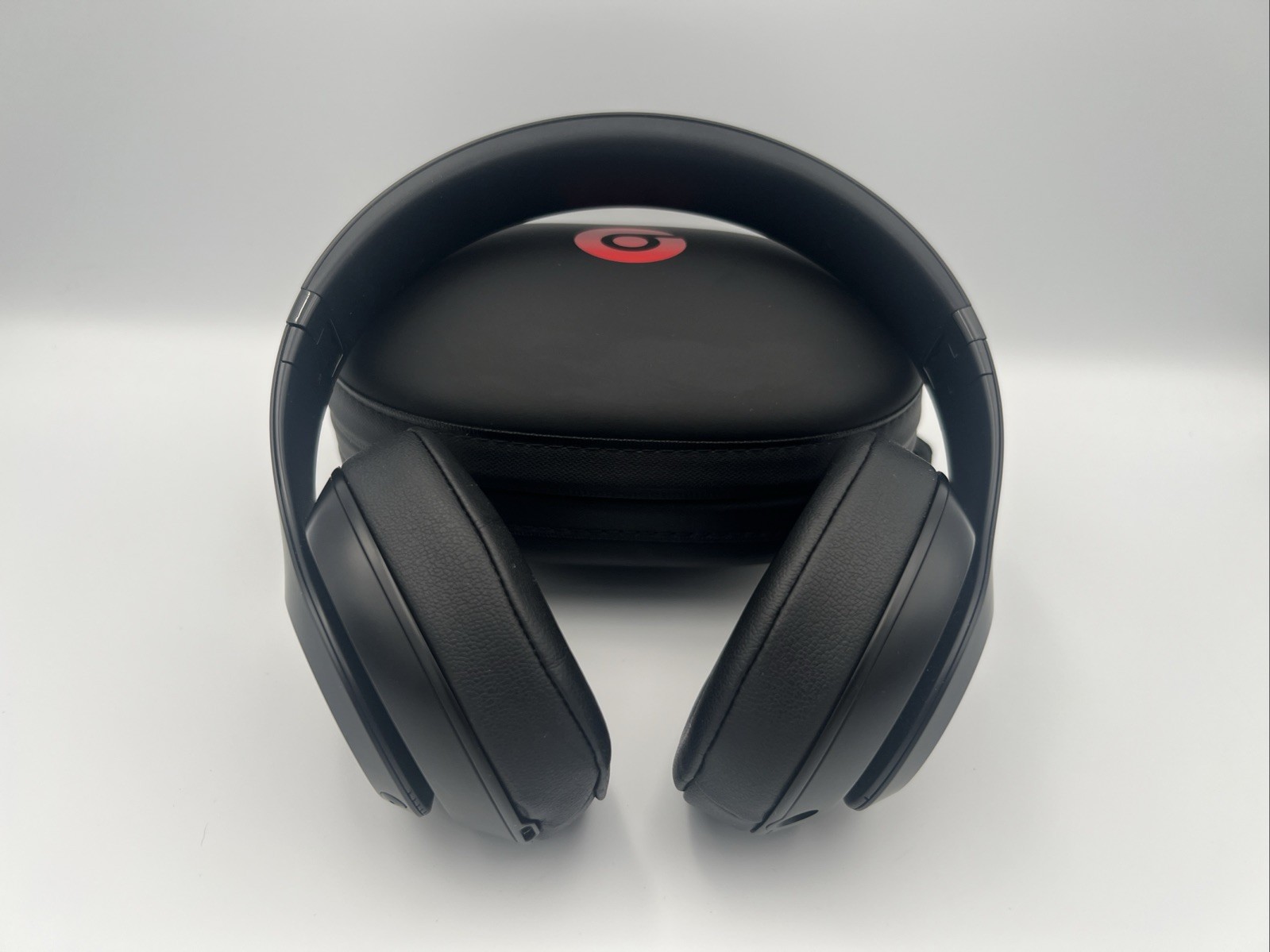 Beats Studio3 Wireless Noise Cancelling Headphones Black w/ Carrying Case