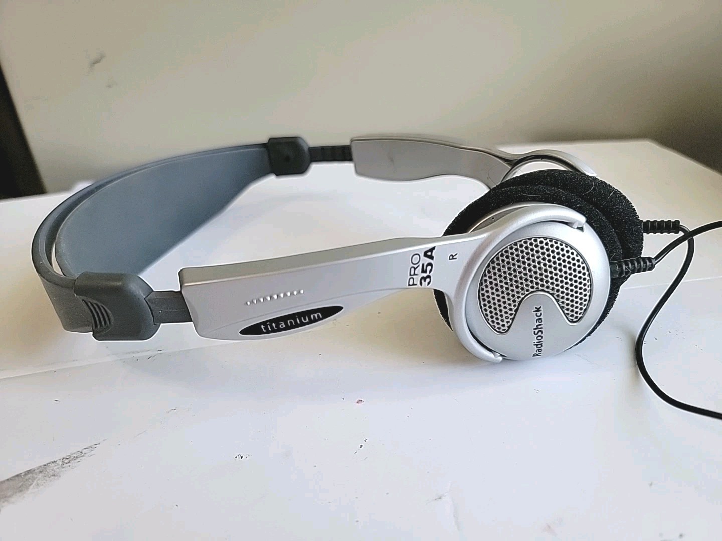 Radio Shack Pro 35A Titanium Stereo Headphones Black Gray Silver Tested EUC