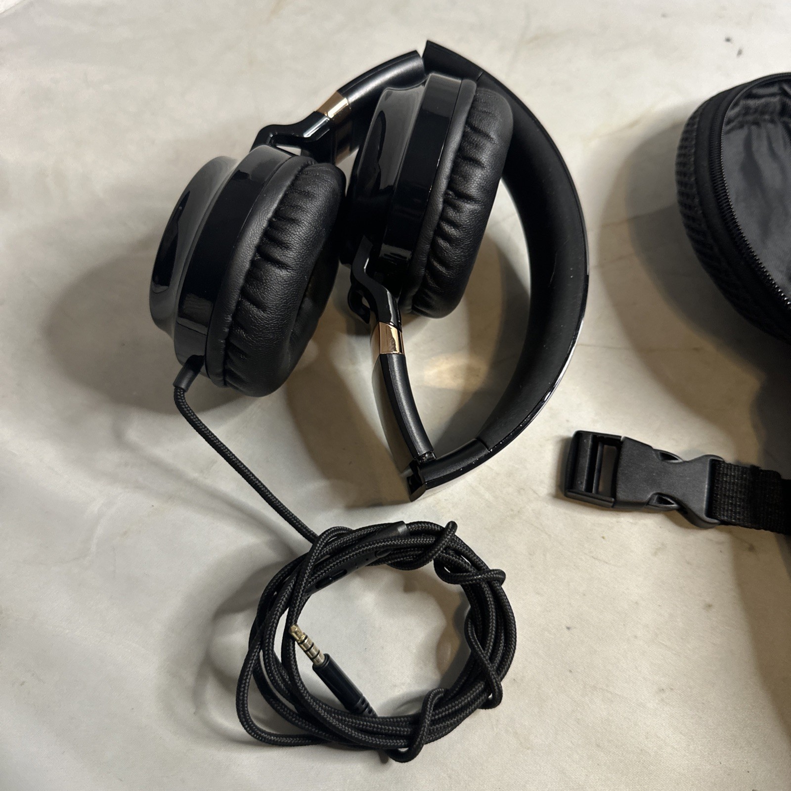 Picun C60 Wired On-Ear Headphones with Mic & Volume Control Noise Isolating