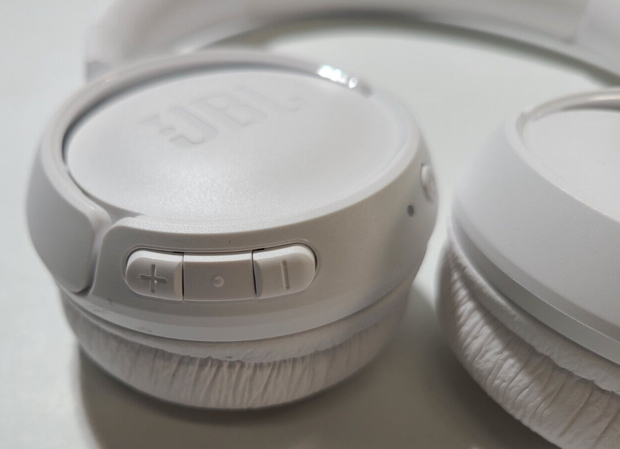 JBL (JBLT520BTWHTAM) Tune 520BT Wireless On-ear Headphones, White