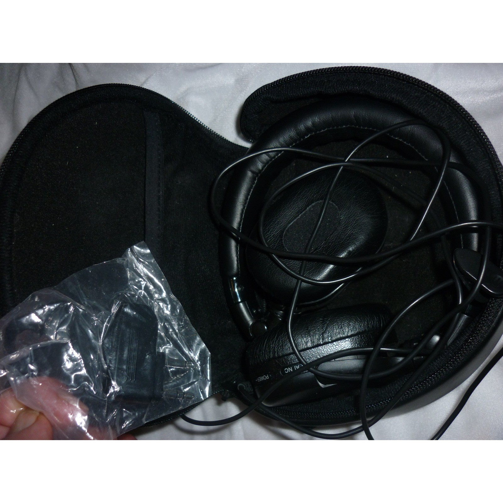 Sony MDR-NC500D Digital Noise Canceling Headphones Travel Case Bundle