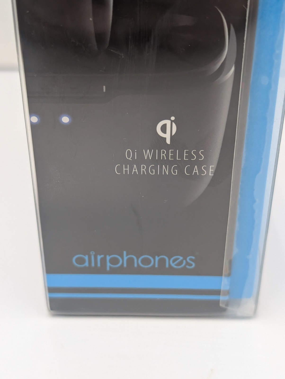 Brookstone Airphones True Wireless Earbuds With Qi Wireless Charging Case BKH600