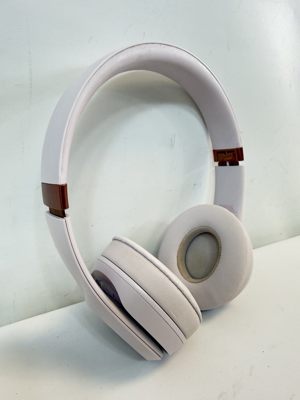 Beats Solo 4 Wireless Bluetooth On-Ear Headphones 50 Hours – Cloud Pink