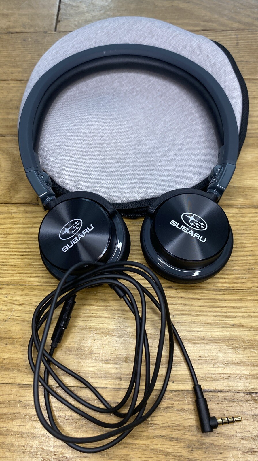 Harmon/Kardon Subaru Headphones Foldable (on the ear) W/ Carry Bag.