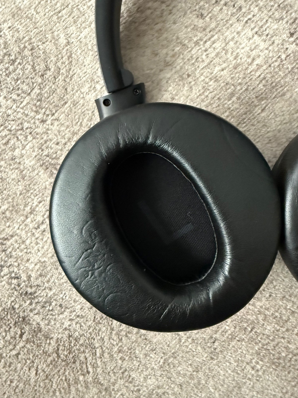 Wyze WNCH1 Wireless Noise-Cancelling Headphones Black 20-Hour Battery /Tested