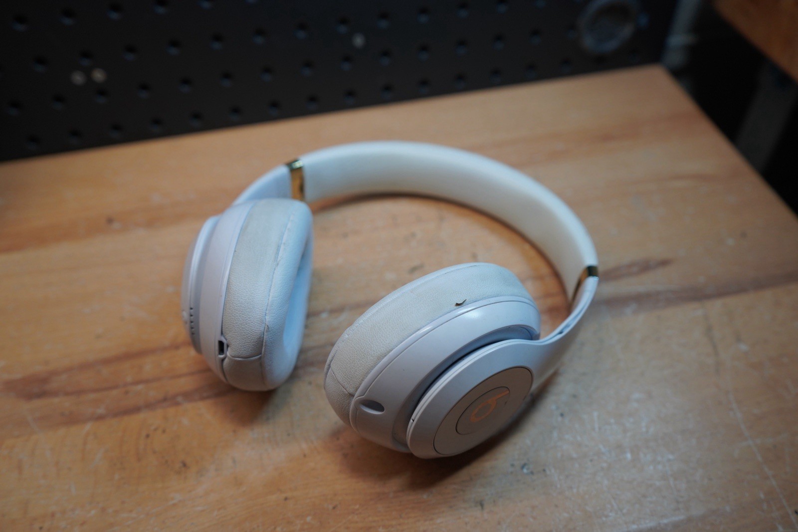 (O) Beats by Dr. Dre Studio3 Wireless Noise Cancelling Headphones