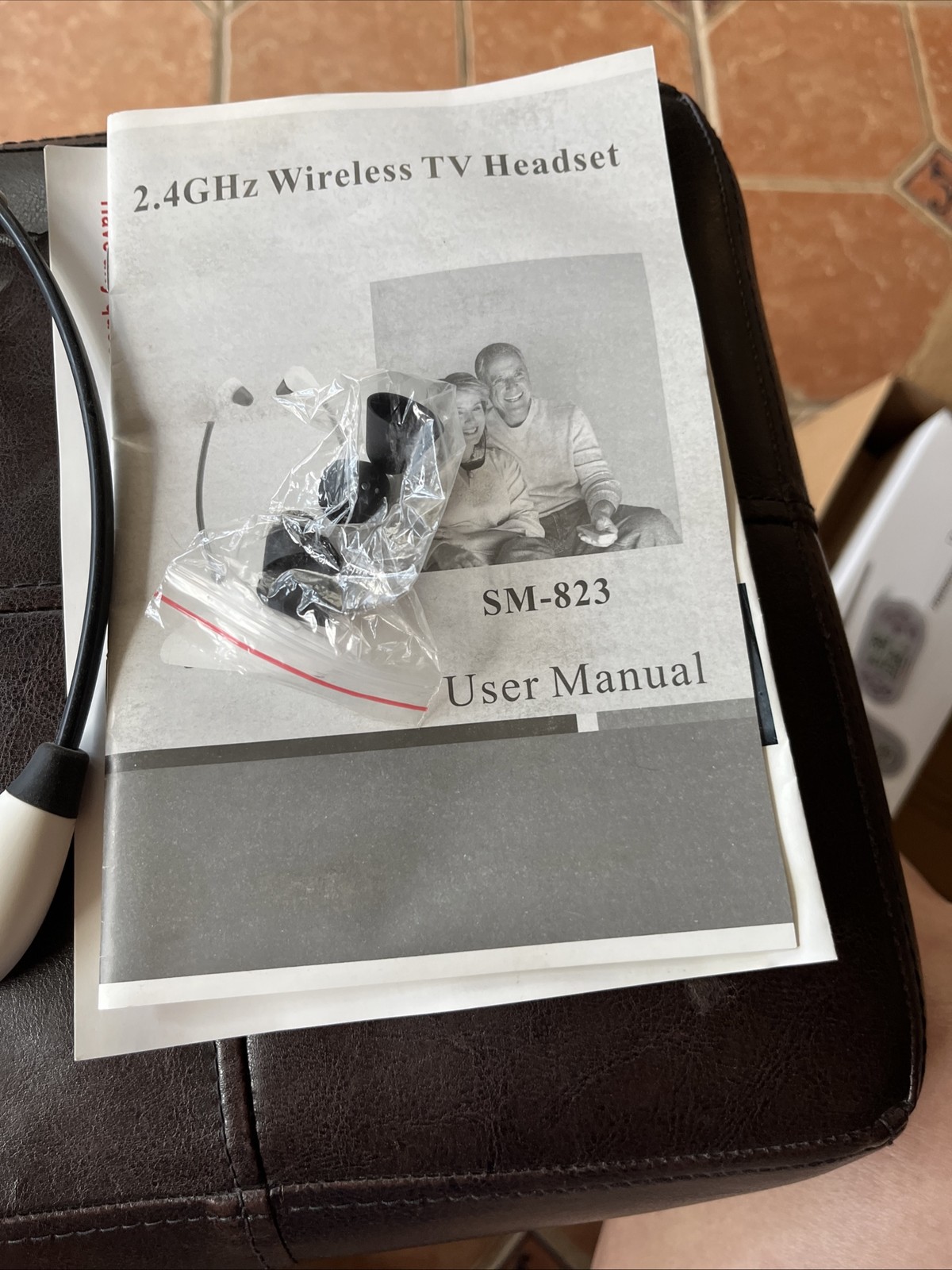 SIMOLIO Wireless TV Headphones with 2.4G Digital Transmitter Charging Dock