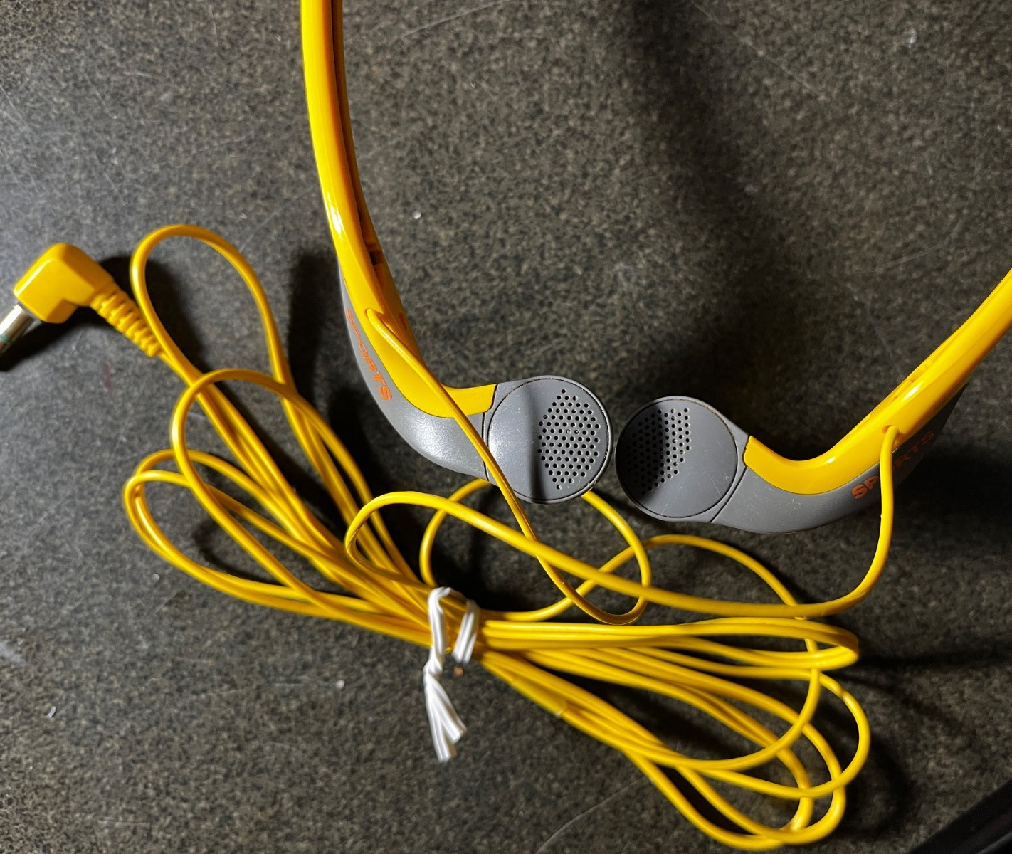 Sony Sports MDR-A30G Gray Yellow Wired In-Ear Headphones – 1 speaker no sound