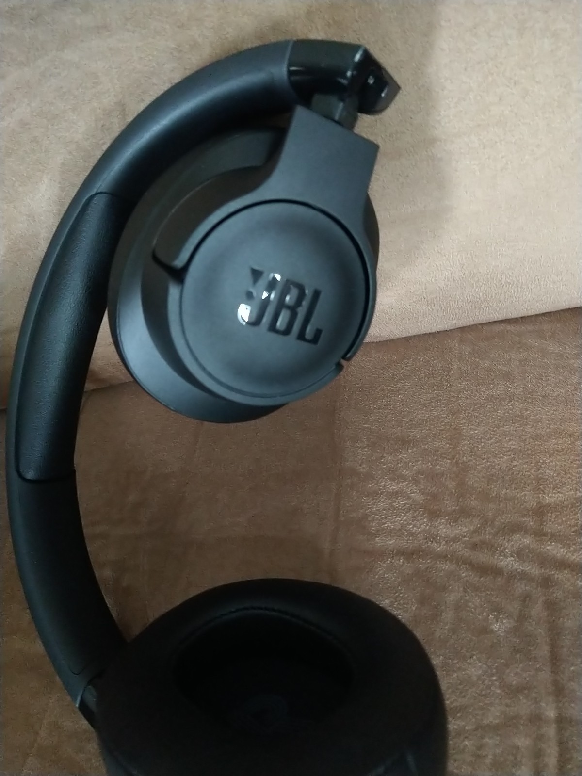 JBL Tune 720BT – wireless over-ear headphones- Black
