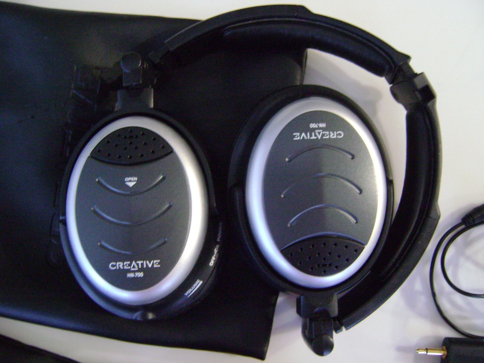 Creative HN-700 Active Noise-Canceling Folding Headphones Airplane Adapter Aux