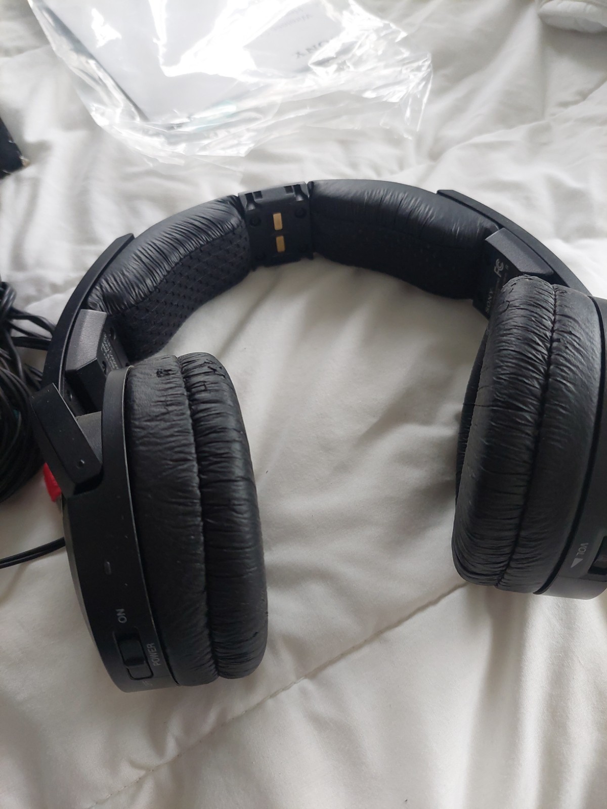 Sony Wireless Over Ear Headphones – Black MDR-RF985RK