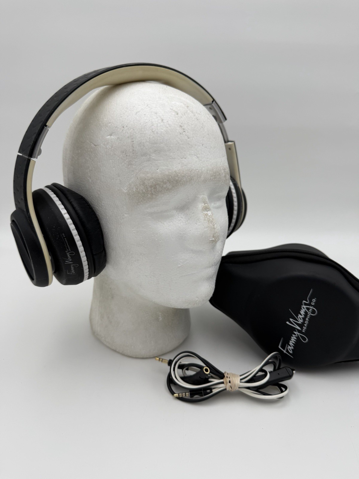 Fanny Wang FW-HEADPH-1002 Wired Over-Ear Headphones 40mm Drivers Black White