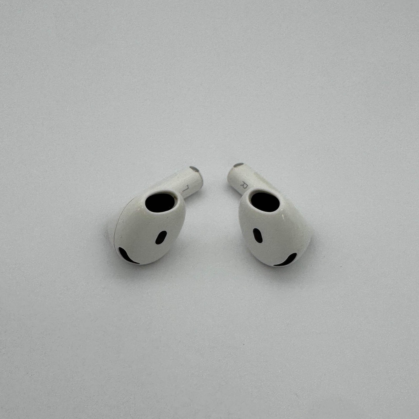 Apple AirPods (4th Gen) Complete Set A3058 A3050 A3053